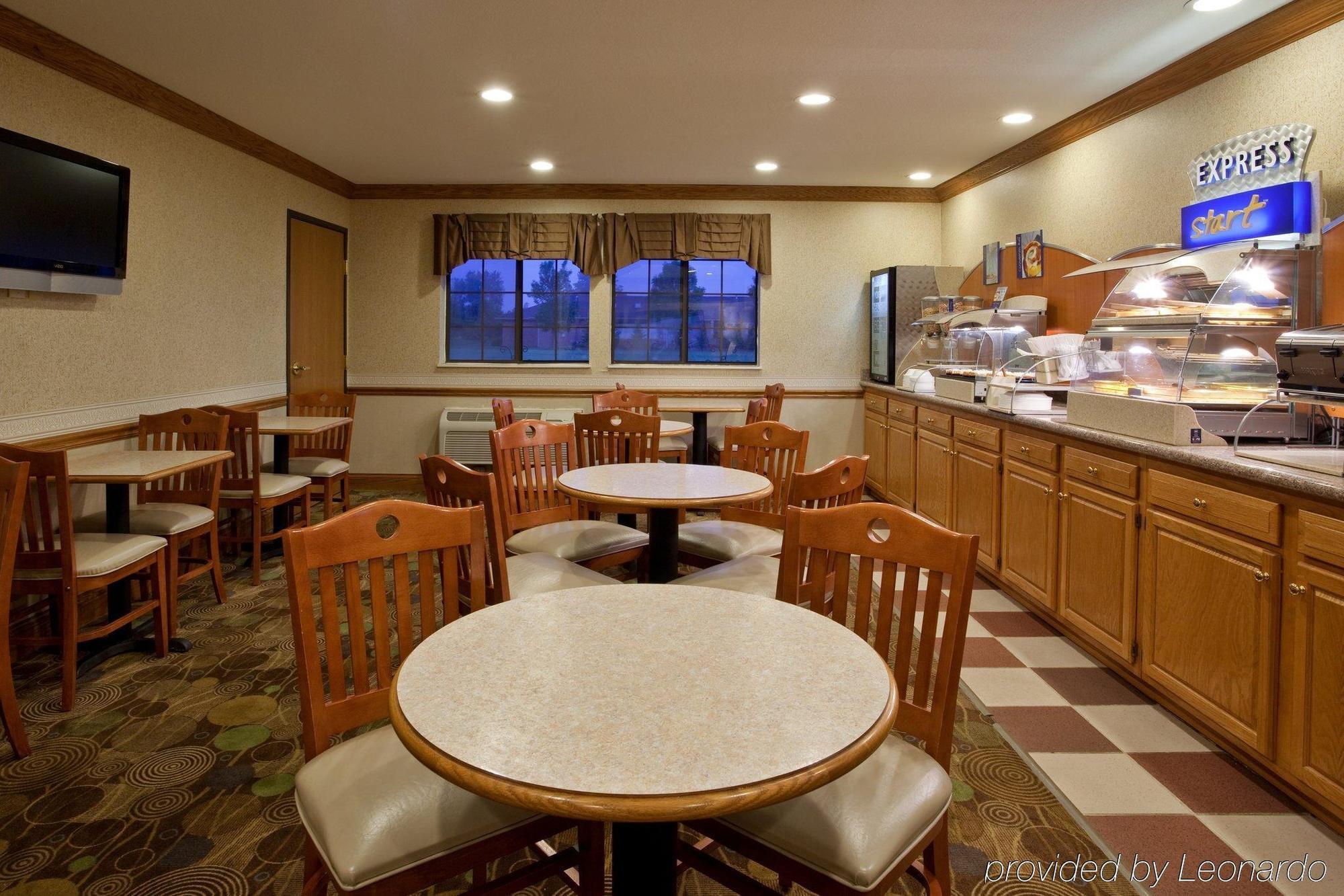 Comfort Inn&Suites Napoleon Restaurant bilde